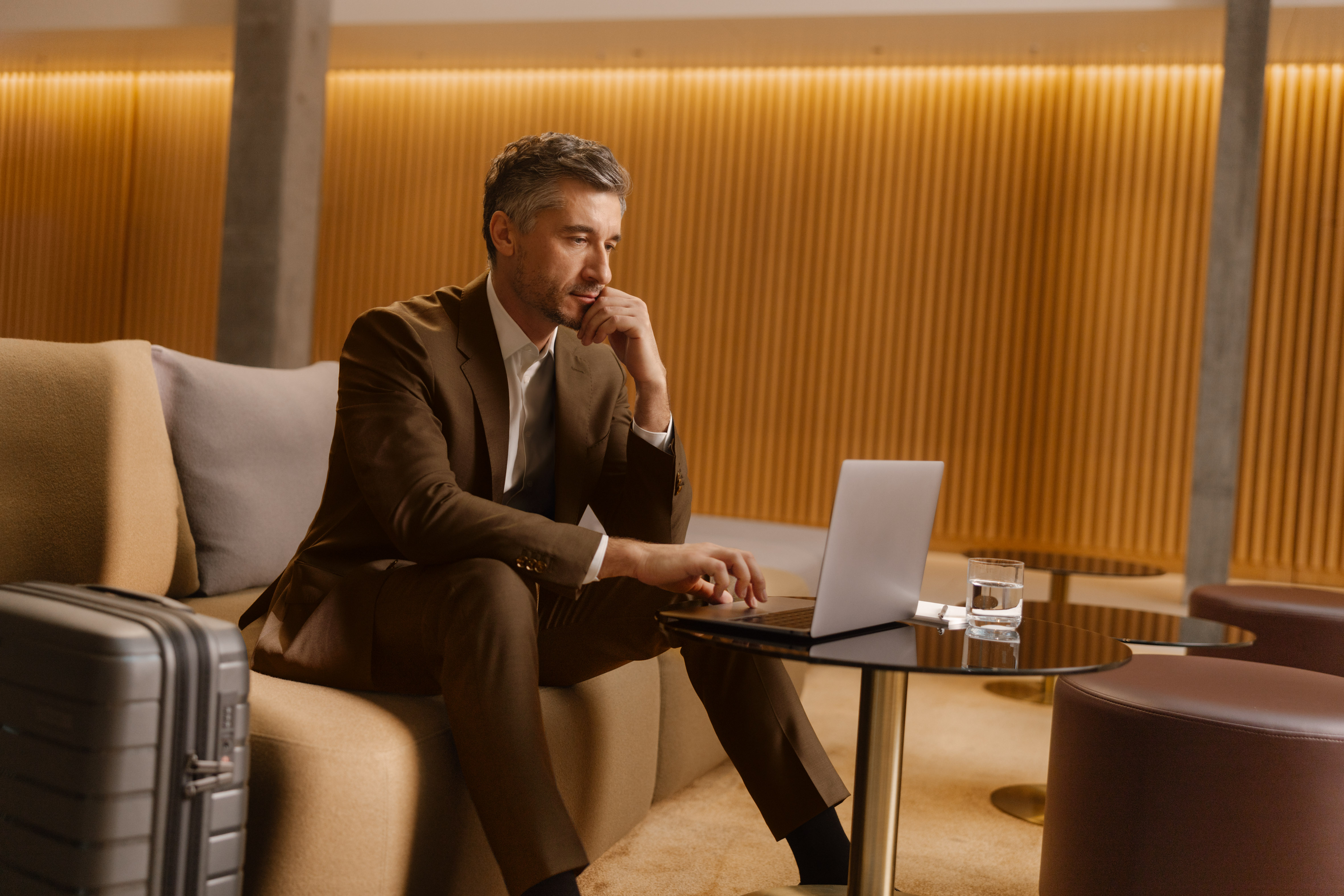 firmen_kreditkarte_mastercard_commercial_gold_content.jpg